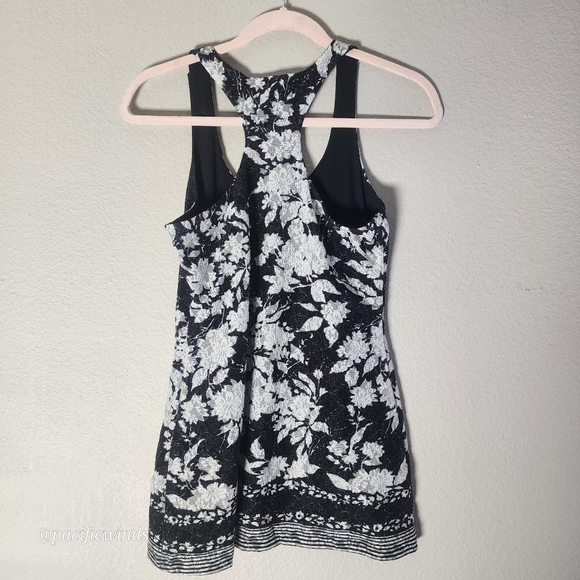 LACE OVERLAY INC INTERNATIONAL TOP WITH SPARKLE THREAD ACCENT SIZE XS - … c - Picture 2 of 8